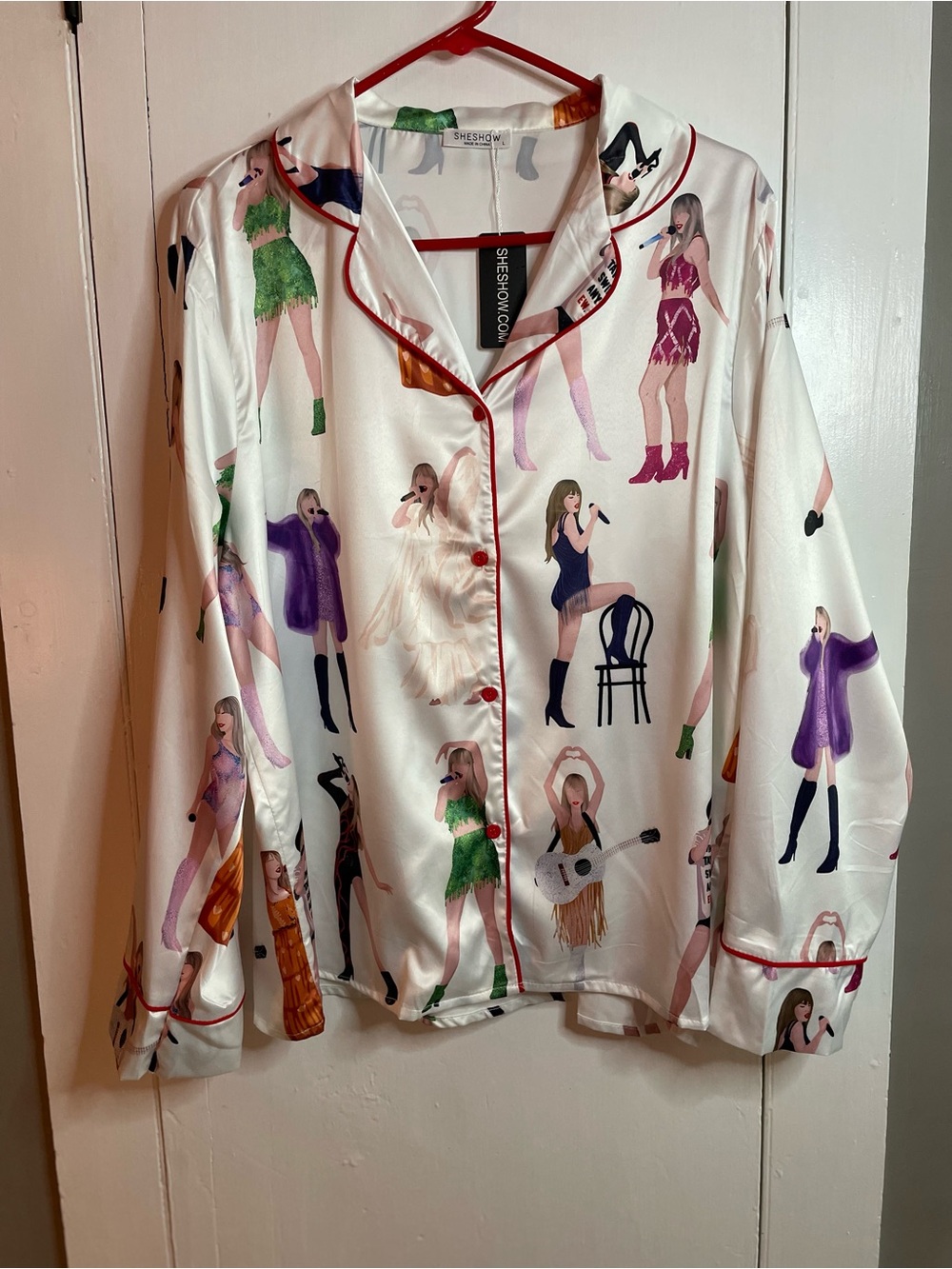Taylor Swift SheShown Satin Pajama Top Print - New with tags - Size Large